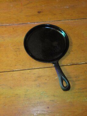 vtg egg skillet griddle 6.5 in cast iron